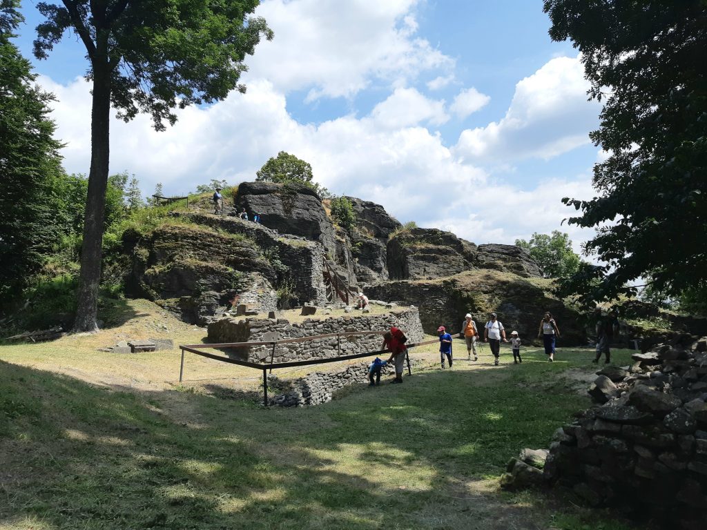 hrad Sitno (2)